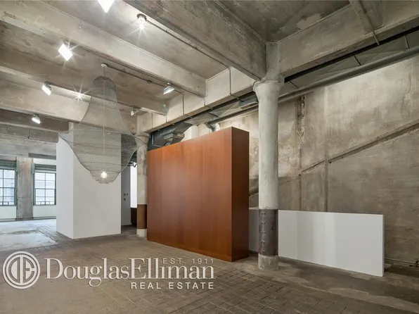 140 Perry Street image 1 of 8