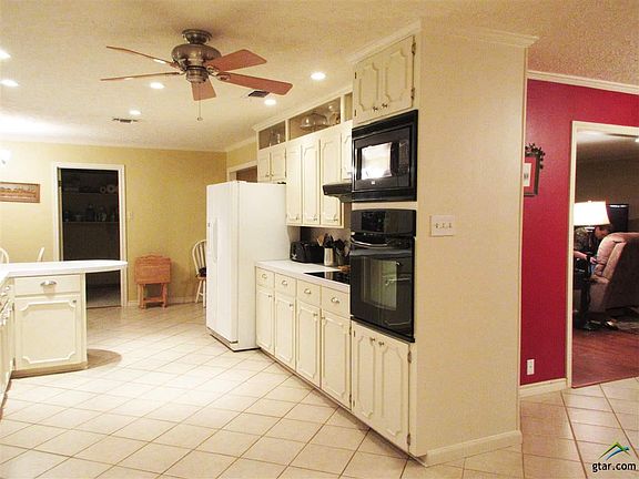 5th image of 406 Asbury St