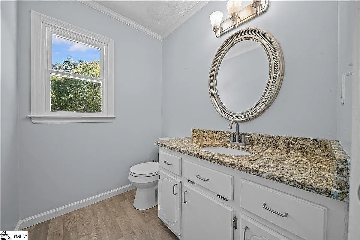 5 bed, 4.5 bath, 2240 sqft, $720 — Photo 3