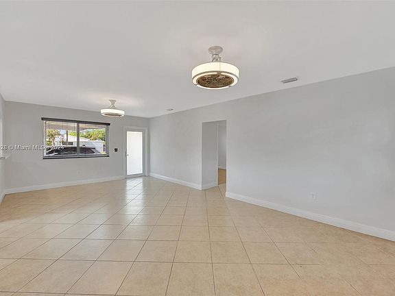 5th image of 9730 Bahama Dr