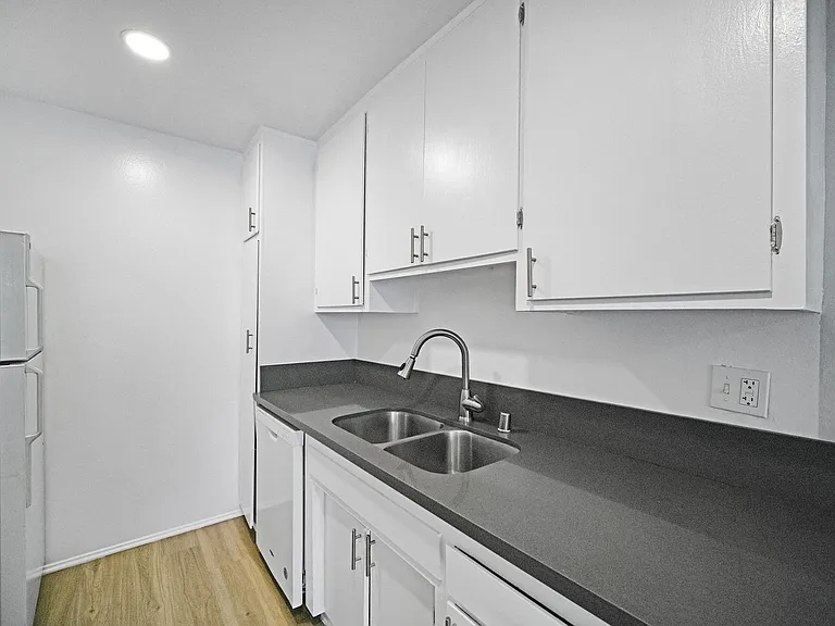 18411 Vincennes Street — Photo 13