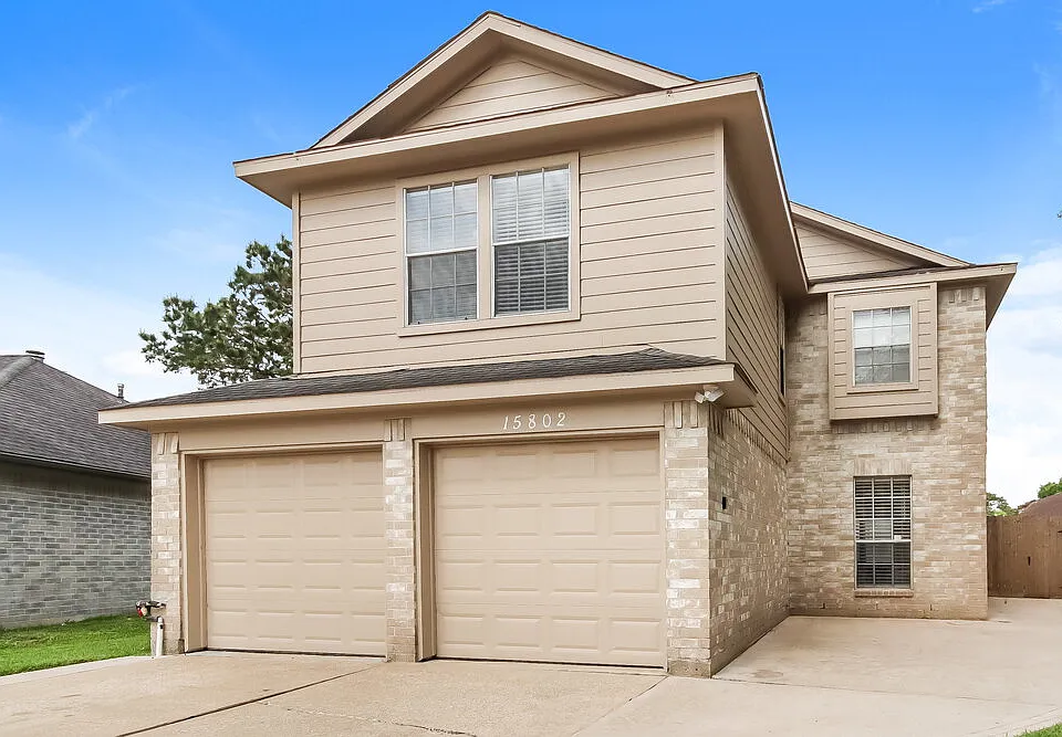 15802 Saint Lawrence Cir