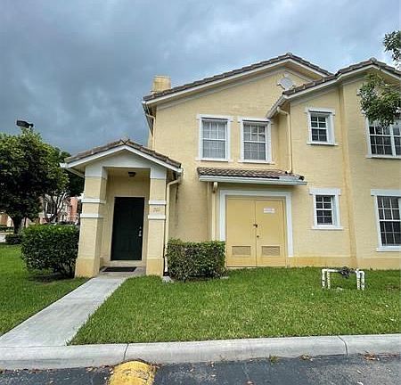 2nd image of 1101 Belmont Ln #1101