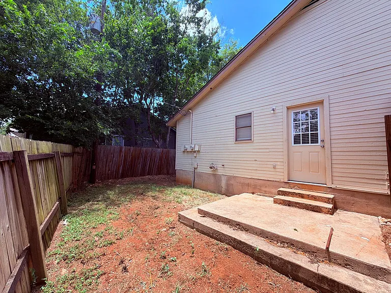 405 Parkhill Cv — Photo 31