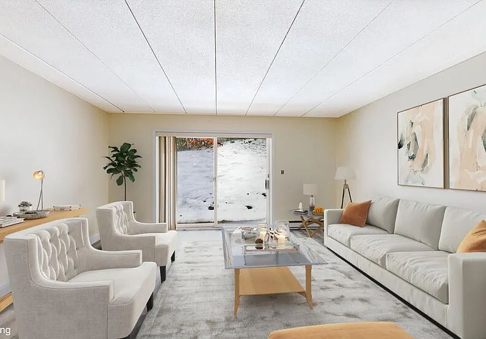 Living room
*Virtual Staging
