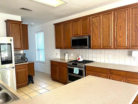 4th image of 4024 Double Oak Dr