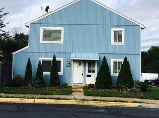 1011 Queens Ct, Herndon, VA 20170