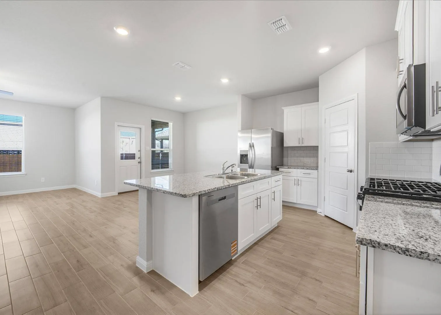 1208 Marsha Lane — Photo 3