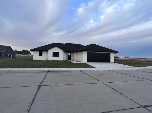 716 Washington St, Cozad, NE 69130