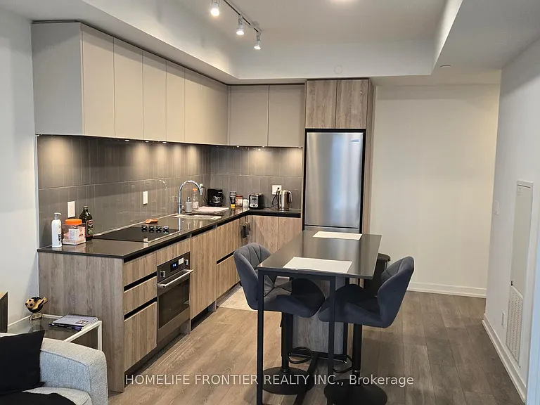 8 Beverley Glen Blvd #813 — Photo 5