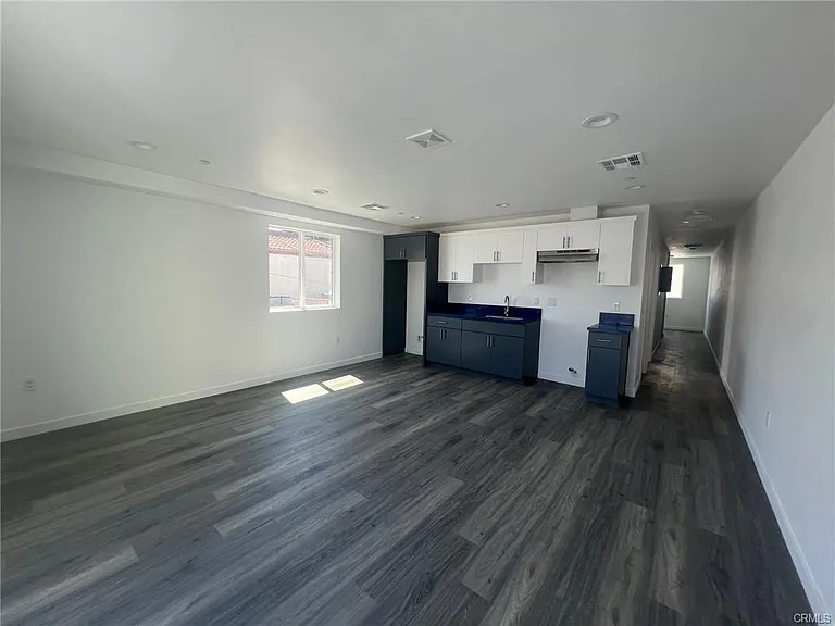 10116 S Broadway — Photo 8
