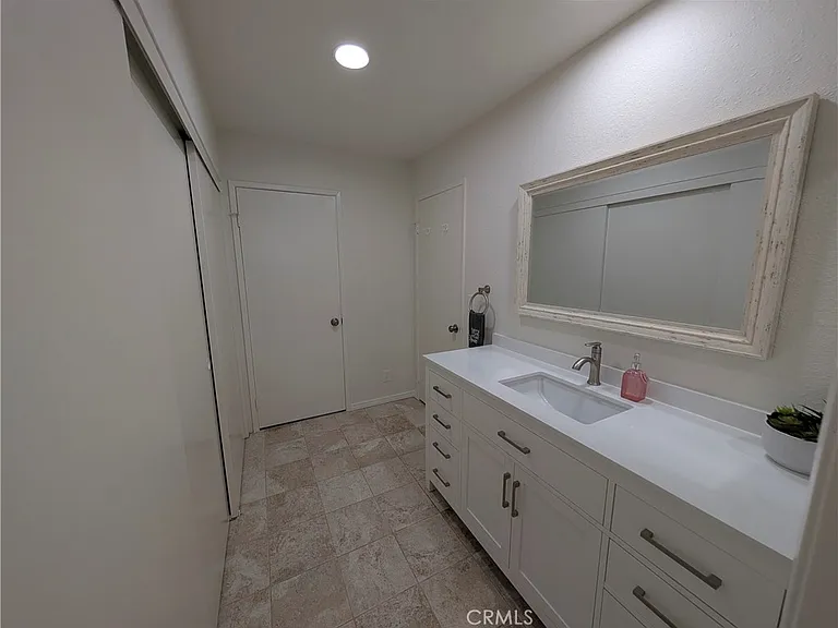 845 W Olive Ave #B — Photo 32