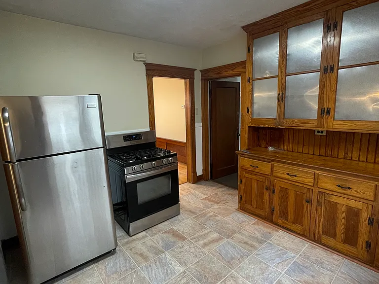 415 Colvin Ave — Photo 4