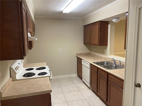 3rd image of 1118 Saint Maria St