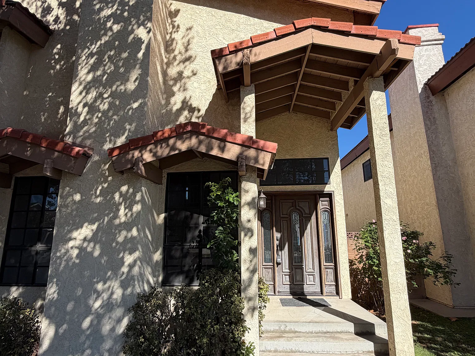 5 bed, 6098 sqft, $5,100 — Photo 2