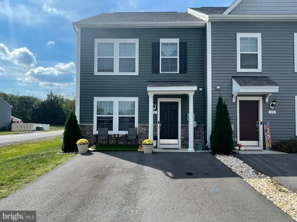 11 Pitch Pine Ct, Bunker Hill, WV 25413