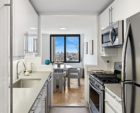 4th image of 115 E 87th St APT 26B