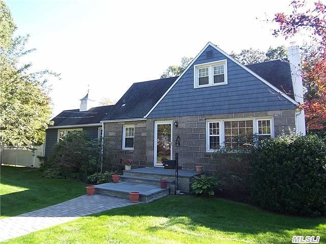 1st image of 224 N Poplar St