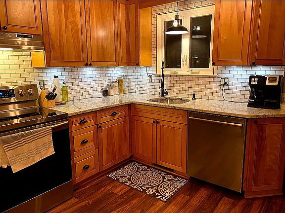 5th image of 1636 Brookview Dr