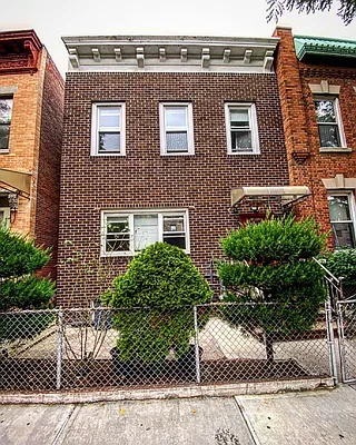 Rented by Amorelli Realty | media 23