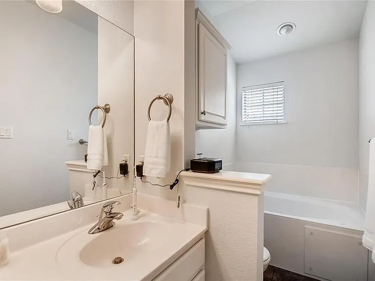 1900 Scofield Ridge Pkwy #402 — Photo 13