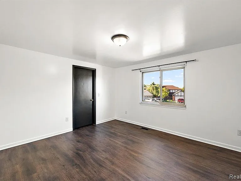 48156 Virginia Ct — Photo 35