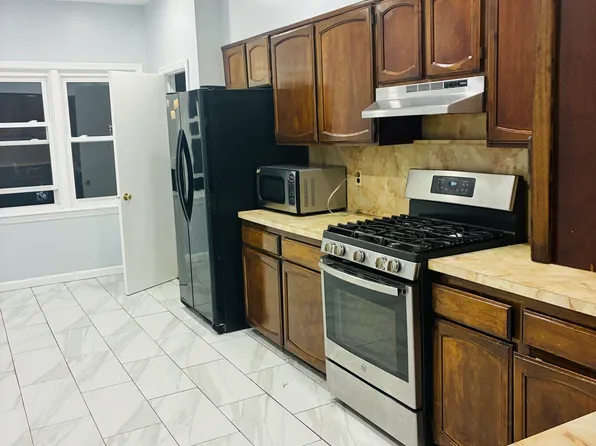 81 West 16th Street image 1 of 12