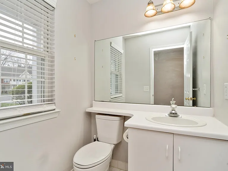 210 Kentshire Ct — Photo 5