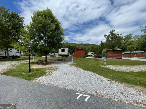 77 Fleetwood Dr, Dillard, GA 30537