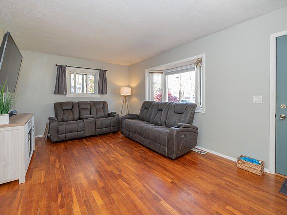 3rd image of 3018 Briarwood Dr