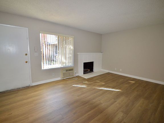 3rd image of 1425 E Chapman Ave