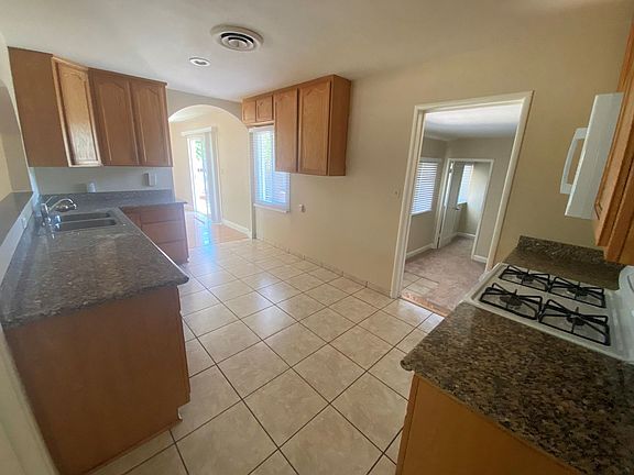 4th image of 2306 Parkwood Dr