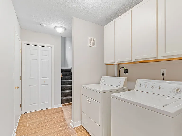 789 Fairfield Cir — Photo 28