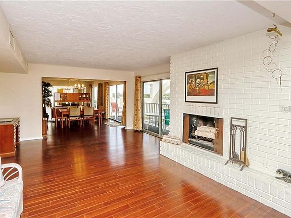 5th image of 4681 1st St NE Unit 403