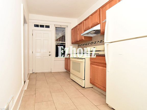 4202 Pall Mall kitchen1