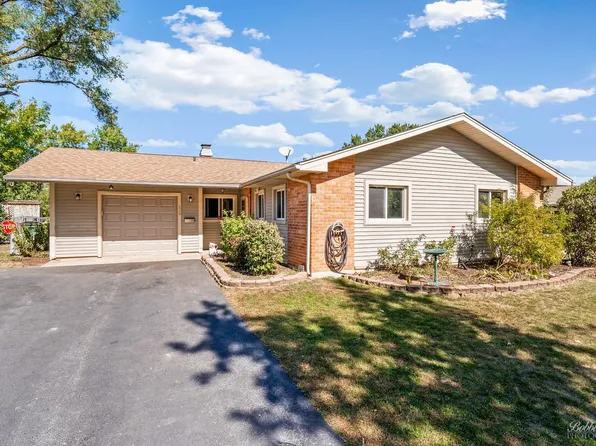 620 Lafayette Ln, Hoffman Estates, IL 60169