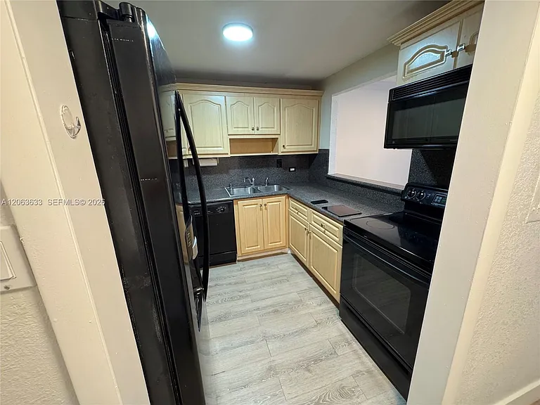 10425 SW 112th Ave #103 — Photo 4