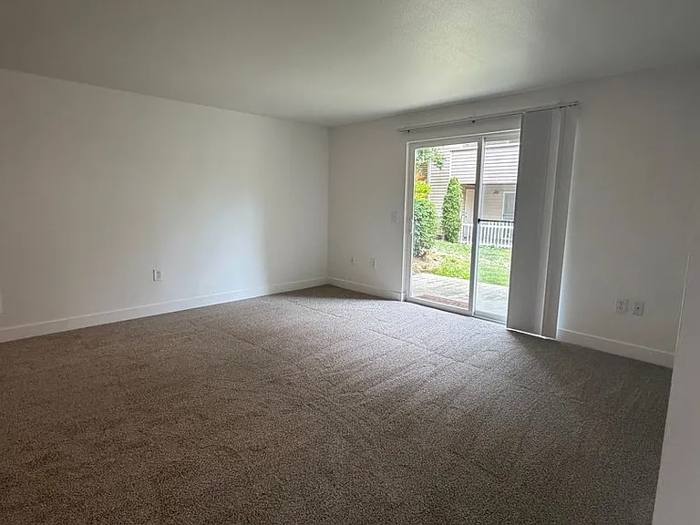 16924 SE Powell Blvd #28 — Photo 3