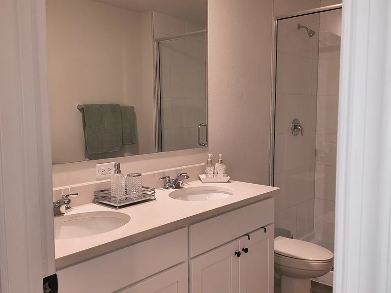 8 Unique Ct — Photo 30