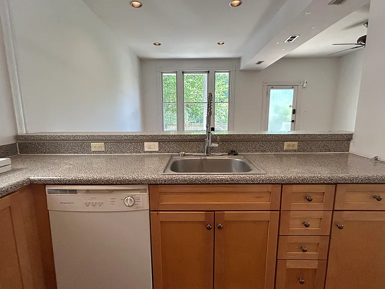 3509 E Clay St #1 — Photo 16