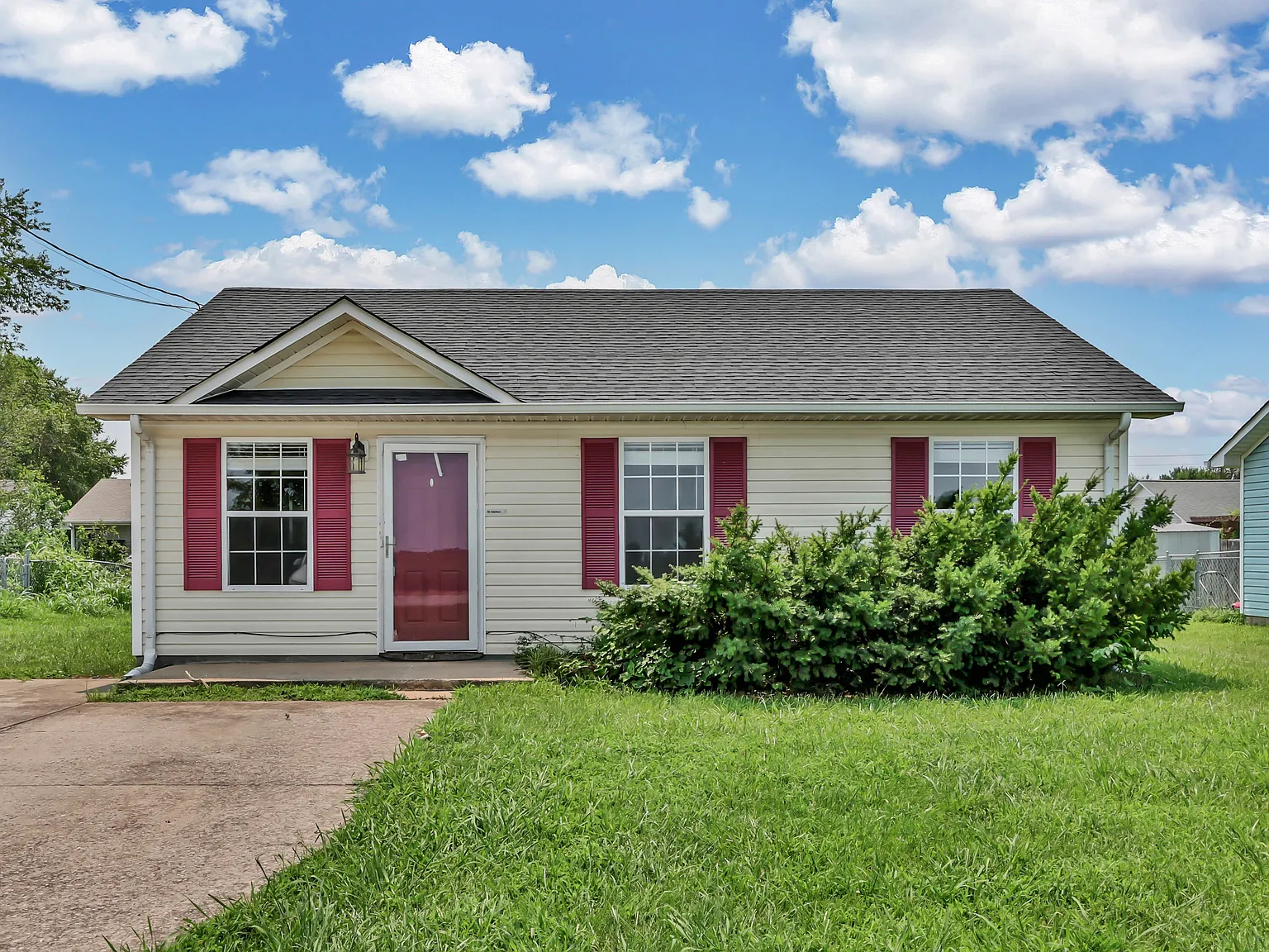 3 bed, 1.5 bath, 980 sqft, $1,350 — Photo 1