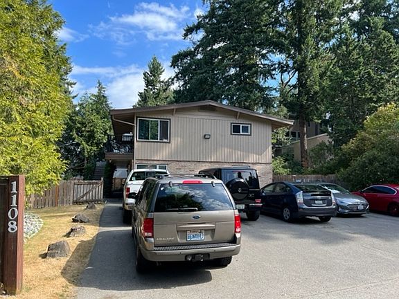 3rd image of 1108 Bellevue Way SE APT 2