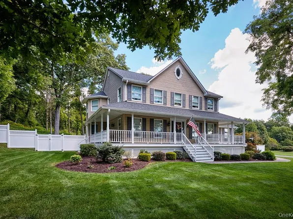 90 Woodcrest Drive, Hopewell Junction, NY 12533