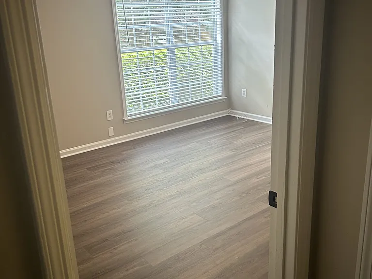 550 Creekwood Xing — Photo 12