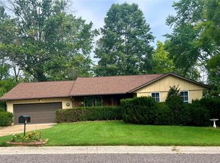 27 Durham Dr, Washington, MO 63090