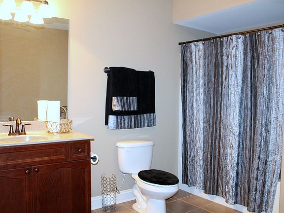 3rd image of 4116 Oakstone Dr