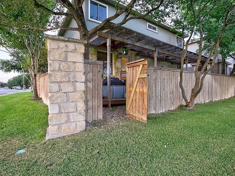 1109 Traci Michelle Dr — Photo 30