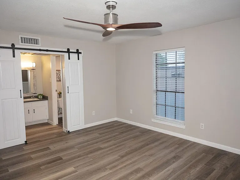 10912 Gulf Fwy #85 — Photo 4