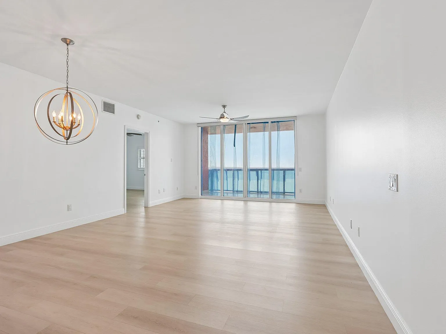 Marina Grande Riviera Beach Condominium — Photo 3