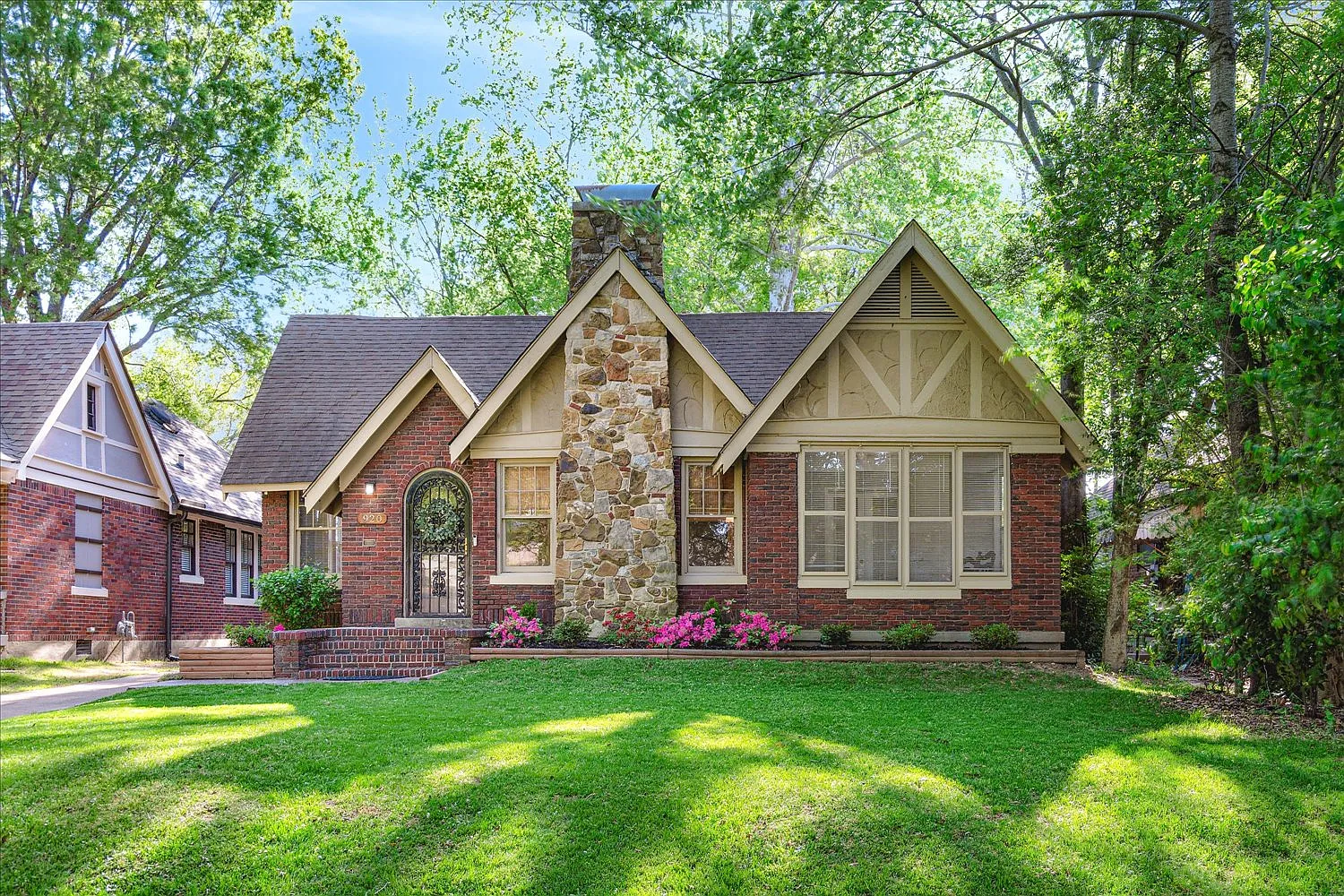 4 bed, 2199 sqft, $2,195 — Photo 1